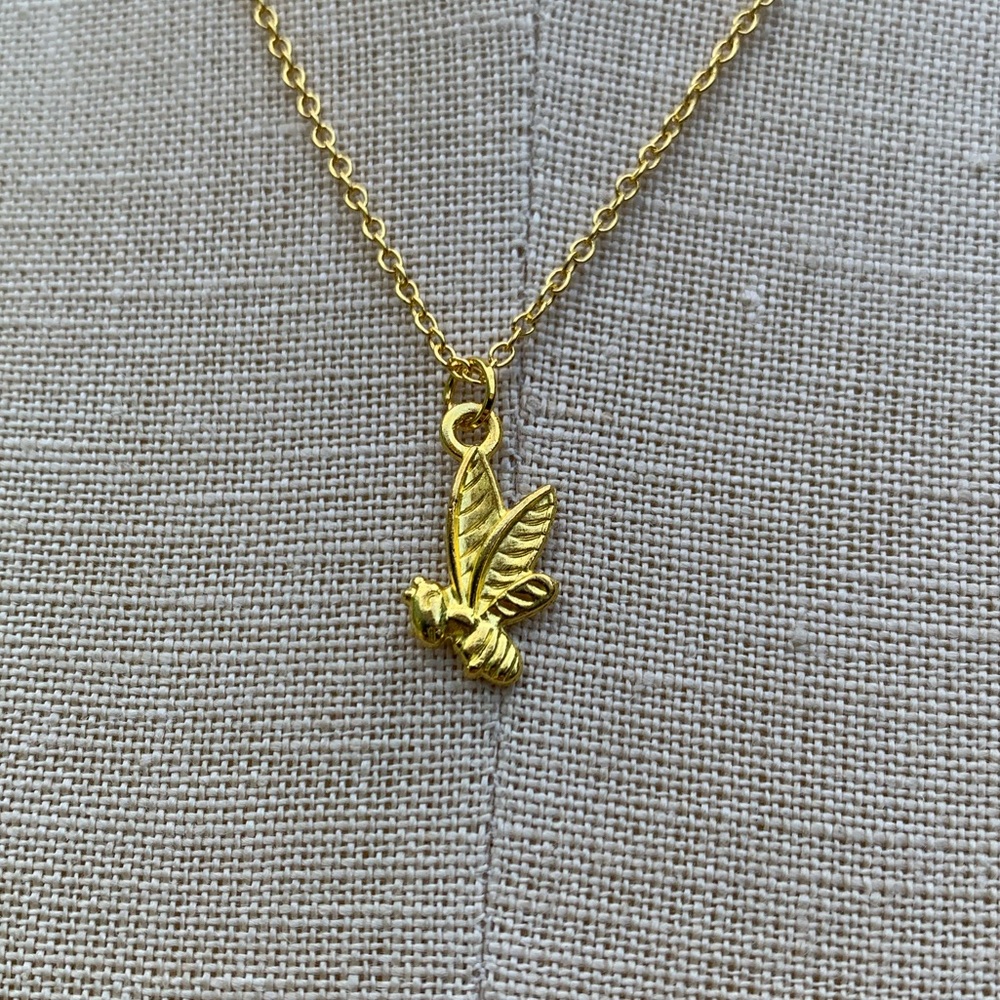 NWT Sterling Silver Plated Chain & Bee Alloy Metal Charm Necklace - Picture 5 of 10